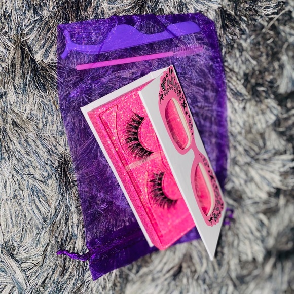 Eyelashes - Picture 1 of 1